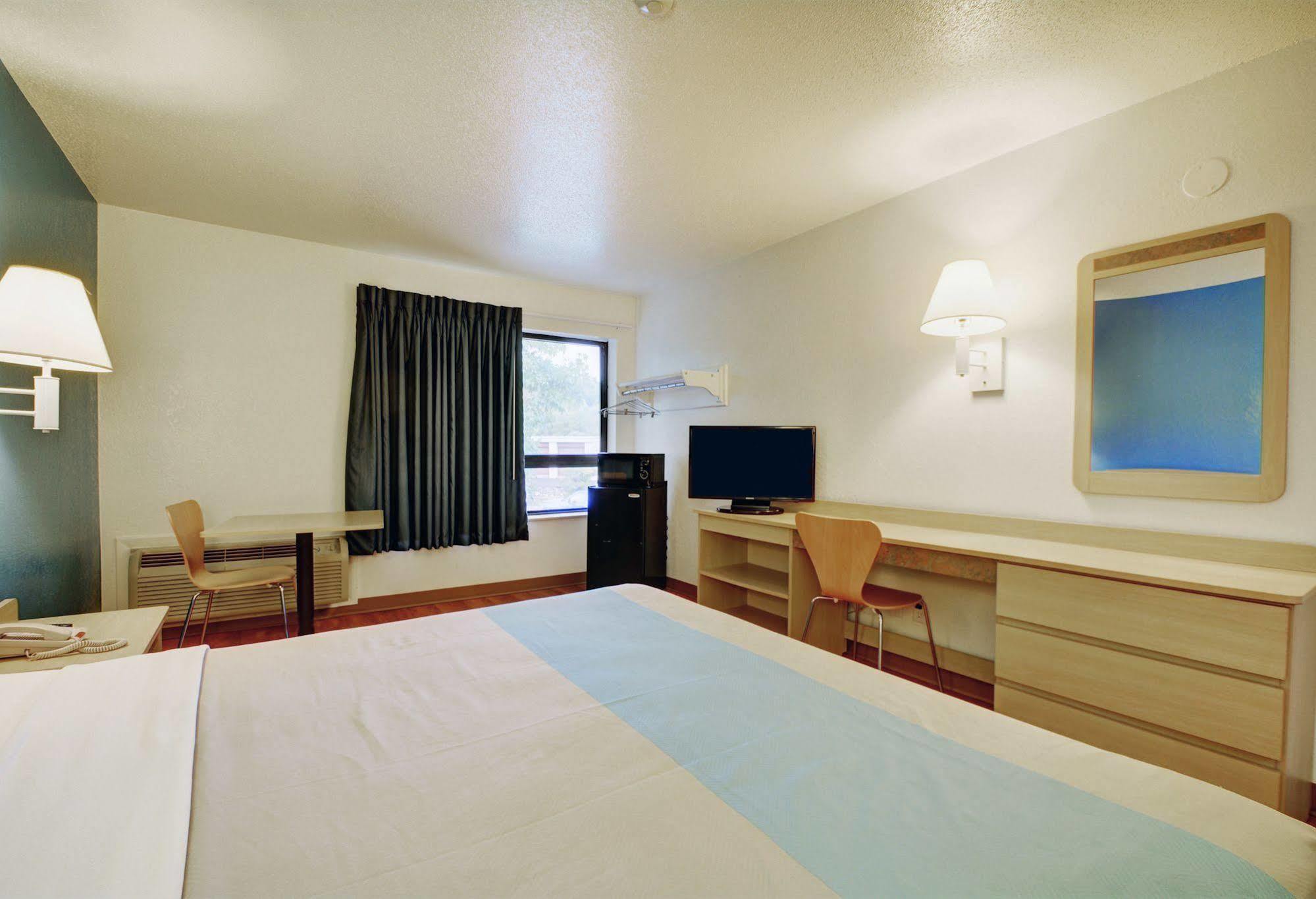 Motel 6-Newport, RI Buitenkant foto