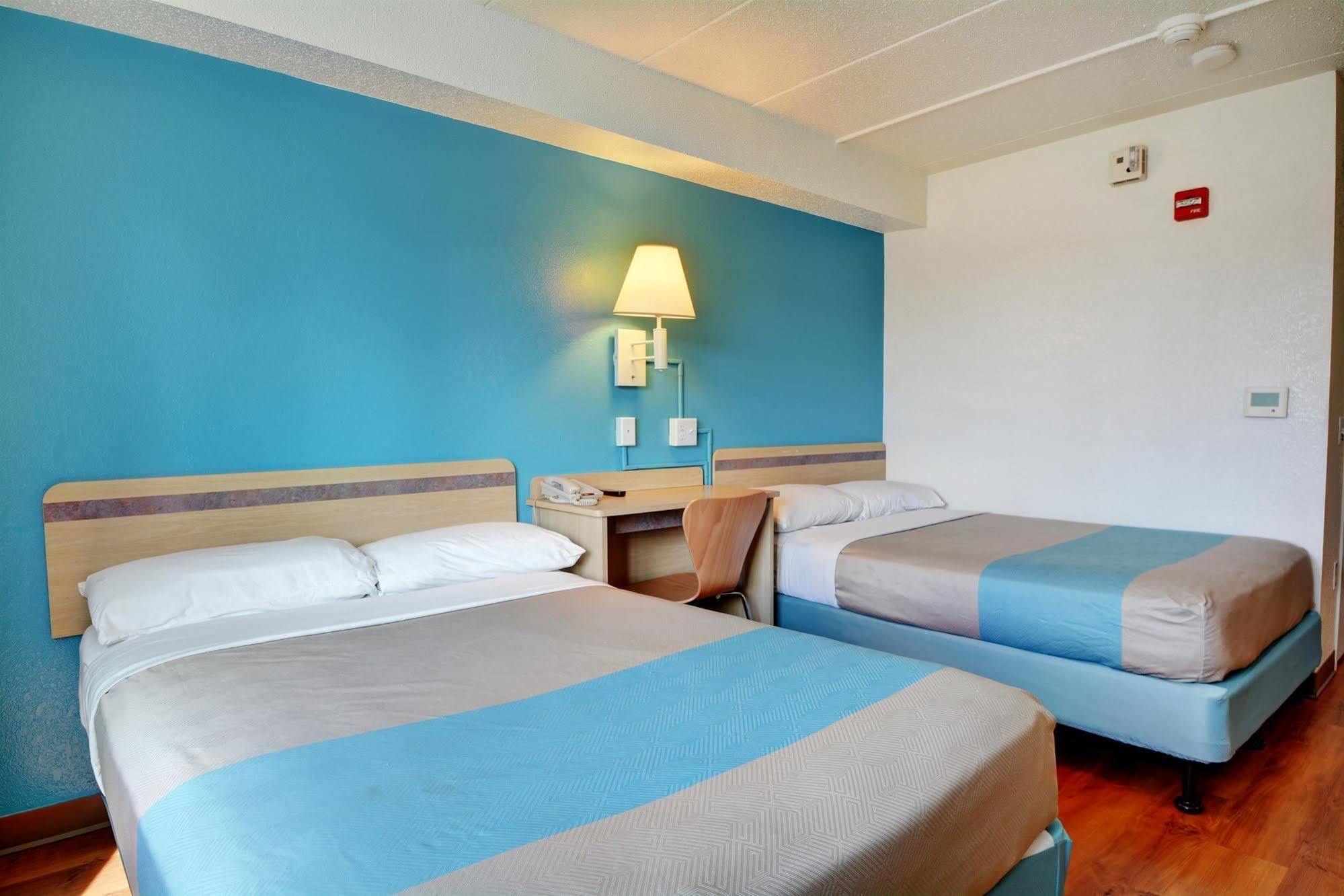 Motel 6-Newport, RI Buitenkant foto