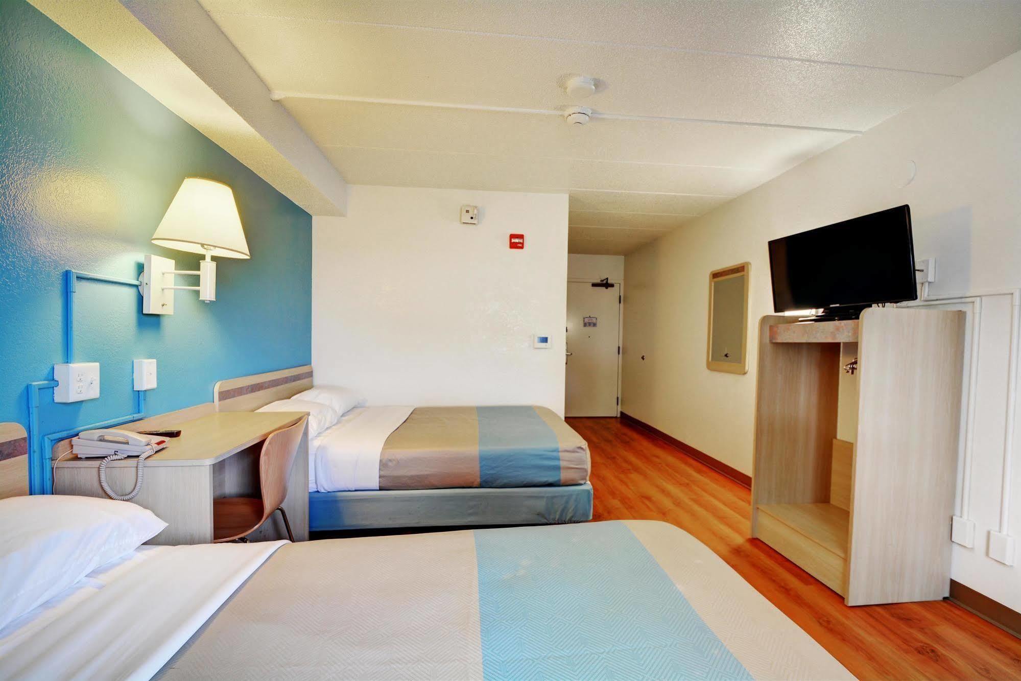 Motel 6-Newport, RI Buitenkant foto