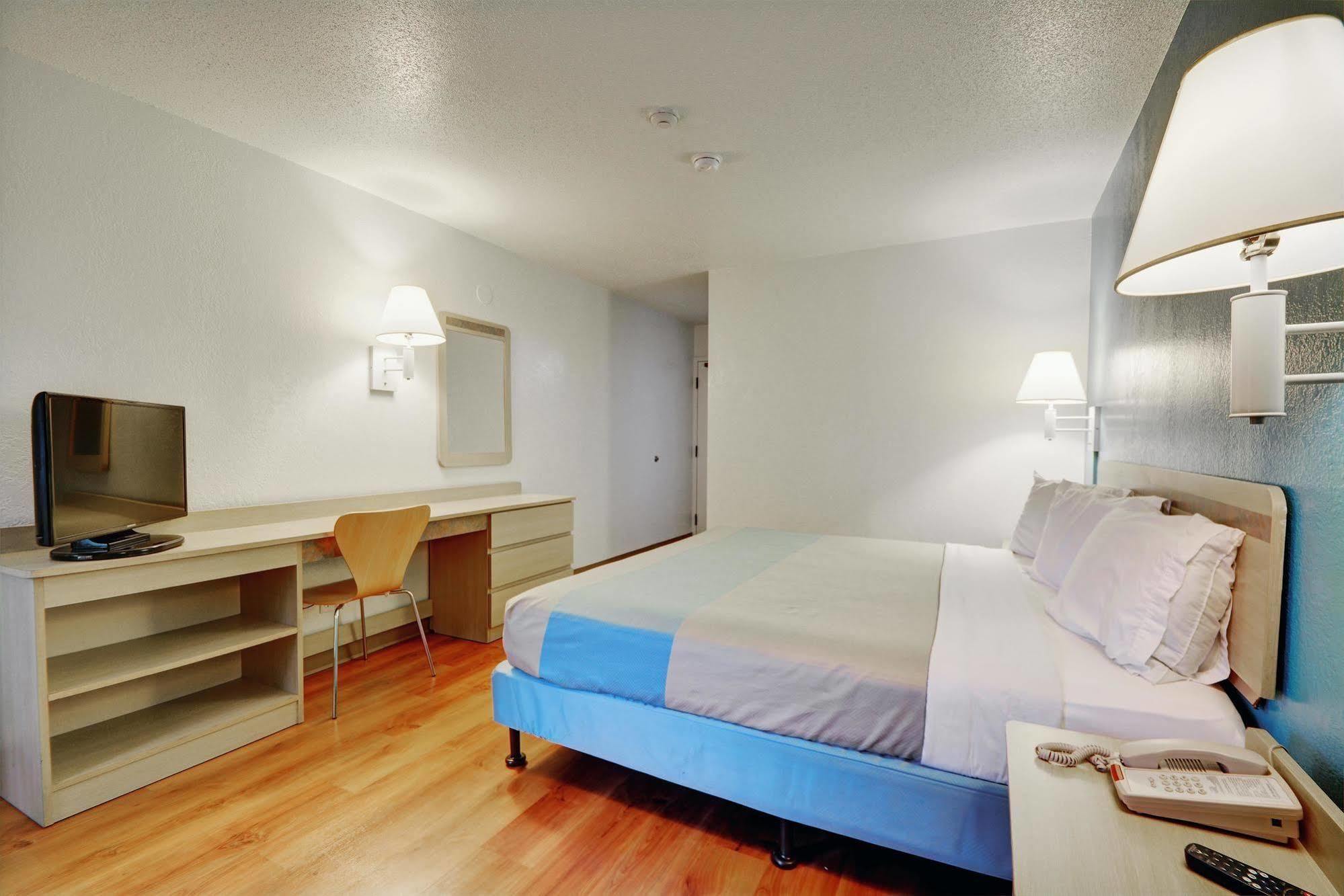 Motel 6-Newport, RI Buitenkant foto