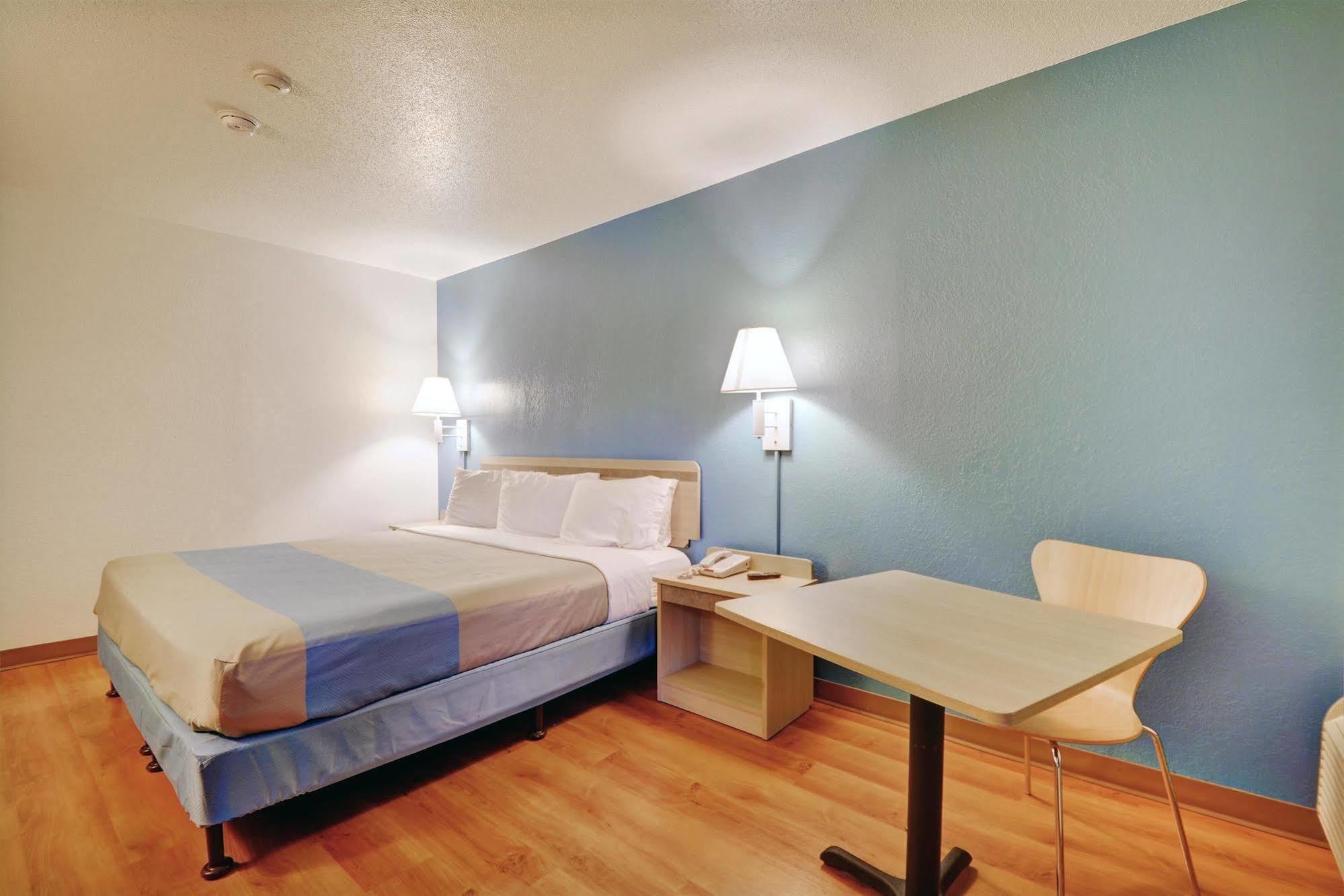 Motel 6-Newport, RI Buitenkant foto